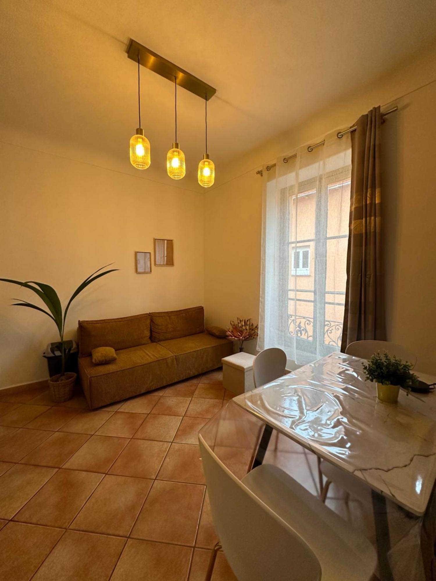Villarey Home - Central Apartment In 멍똥 외부 사진
